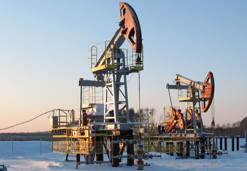 美国对俄两大石油巨头实施制裁,国际油价应声