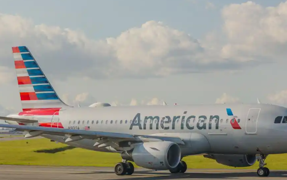 美国航空驳斥与美联航的合并谈判