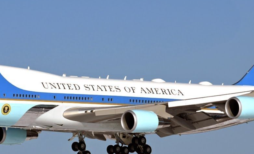 美空军一号因出现“轻微电气问题”返回安德鲁